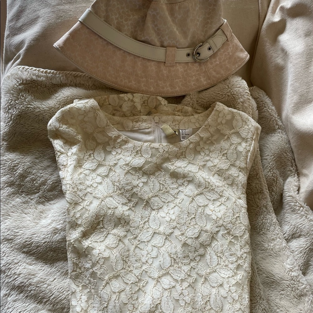 Coach cream color hat with white leather metal buckle belt. Size PS. - Picture 12 of 15